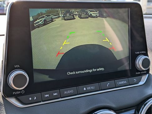 Used 2025 Nissan Sentra SV FWD image 18