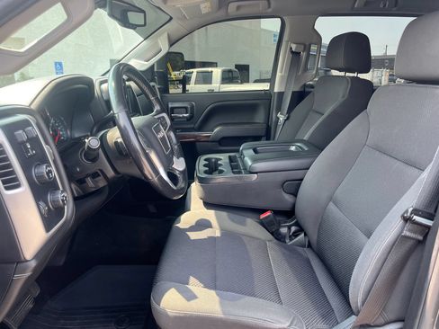 Used 2018 GMC Sierra 2500 SLE w/ HD SLE Preferred Plus Package AWD/4WD image 9