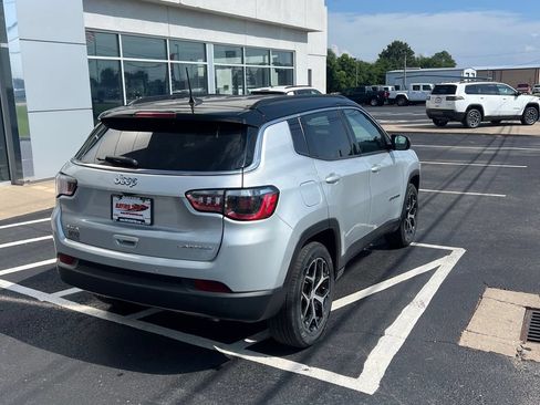 Used 2024 Jeep Compass Limited AWD/4WD image 9