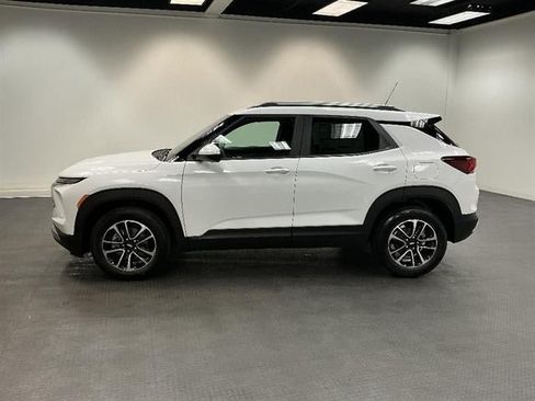 New 2026 Chevrolet TrailBlazer LT FWD image 2