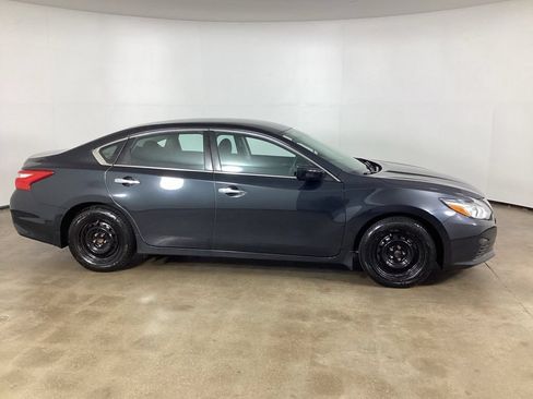 Used 2017 Nissan Altima 2.5 S w/ Power Driver Seat Package FWD image 5