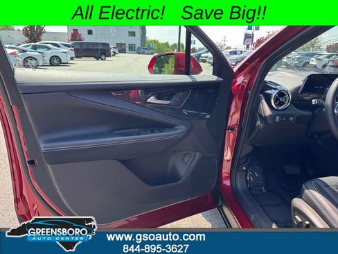 Used 2024 Chevrolet Blazer EV LT AWD/4WD image 15