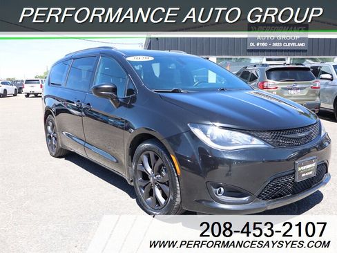 Used 2020 Chrysler Pacifica Touring-L Plus FWD image 1