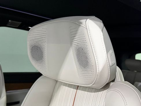New 2026 Cadillac Vistiq Luxury w/ LPO, Floor Liner Package AWD/4WD image 23