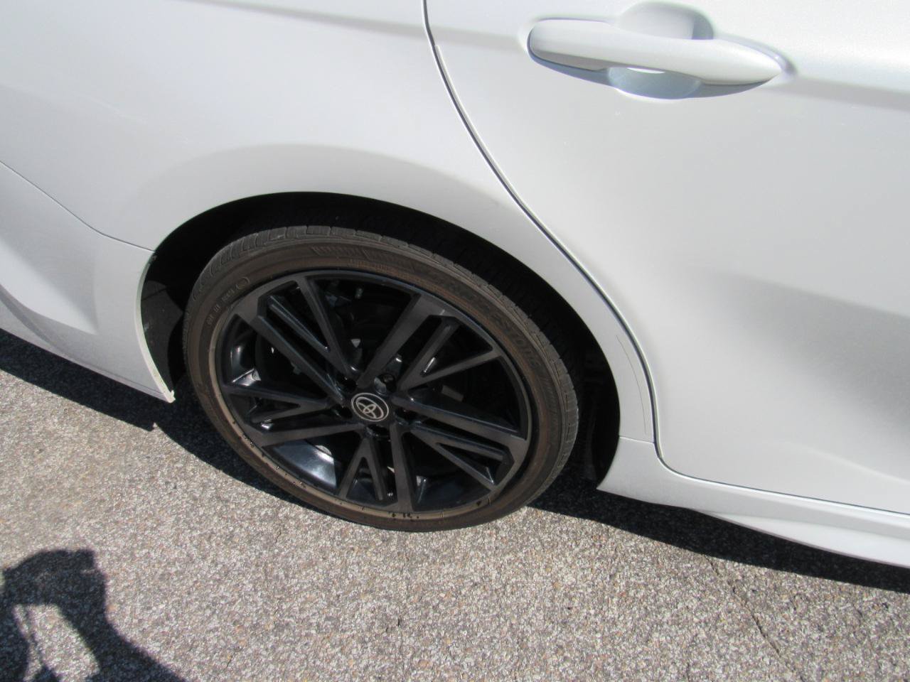 Used 2025 Toyota Camry XSE FWD image 4