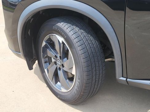 Used 2024 Nissan Rogue SV AWD/4WD image 9