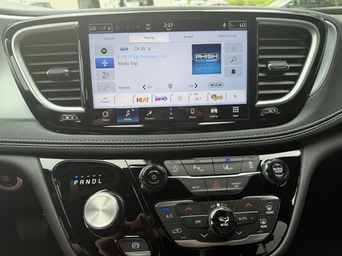 New 2026 Chrysler Pacifica Limited w/ S Appearance Package image 12