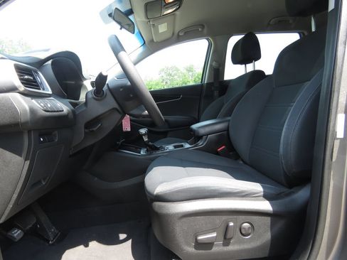 Used 2019 Kia Sorento AWD V6 image 10