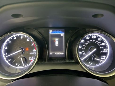 Used 2020 Toyota Camry SE image 12