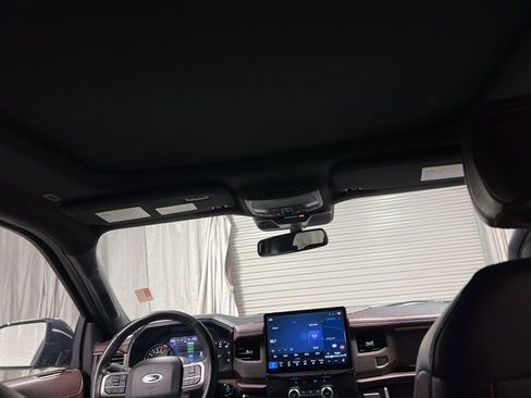 Used 2024 Ford Expedition Limited image 17