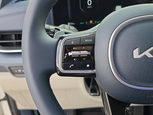 New 2026 Kia Carnival SX FWD image 32