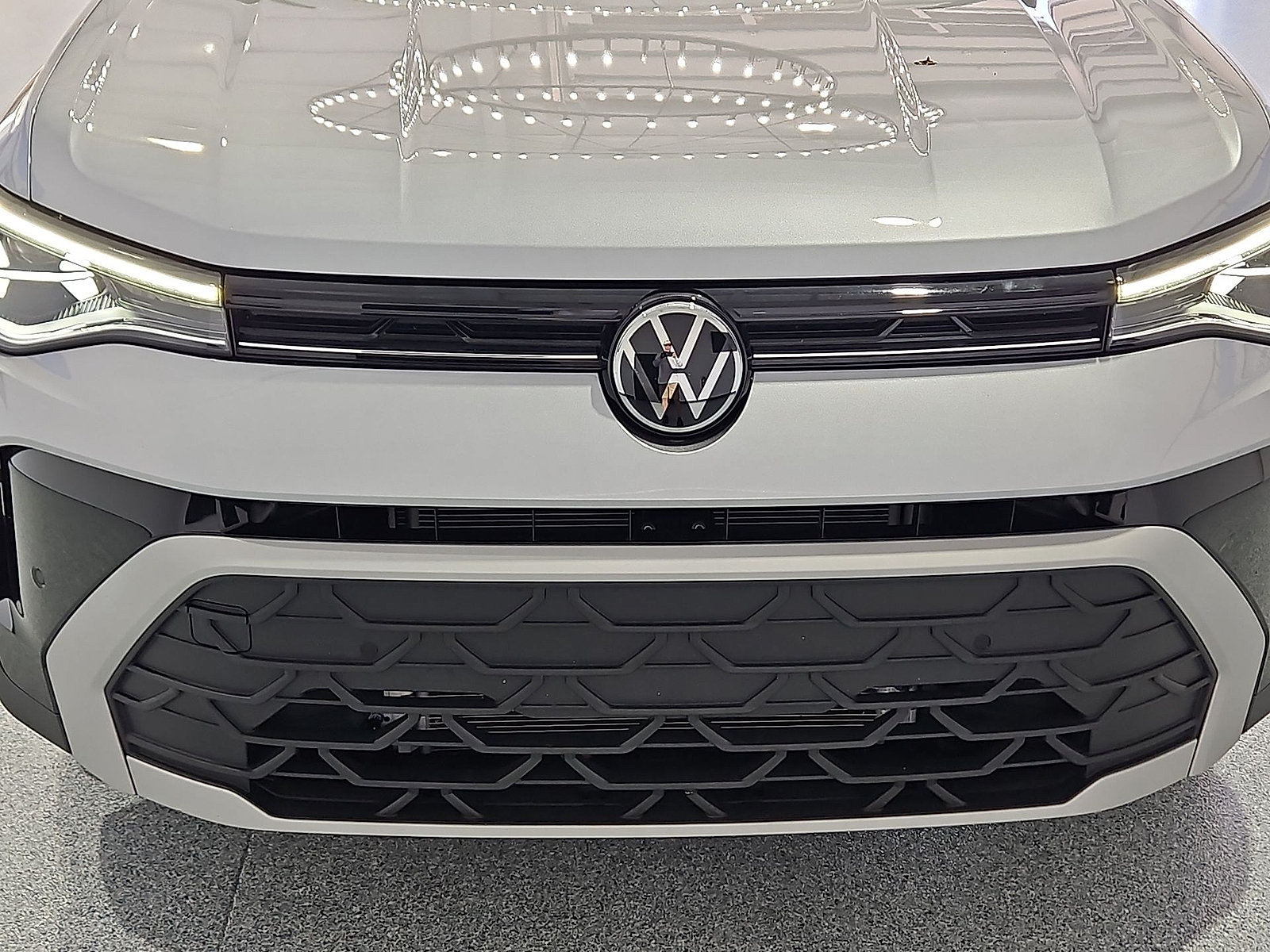 Certified 2025 Volkswagen Taos SE FWD image 10