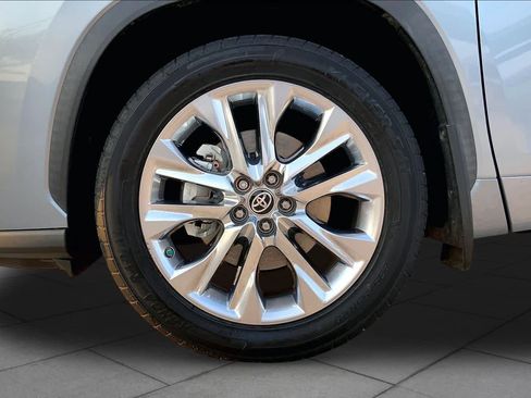Used 2021 Toyota Highlander Limited FWD image 11