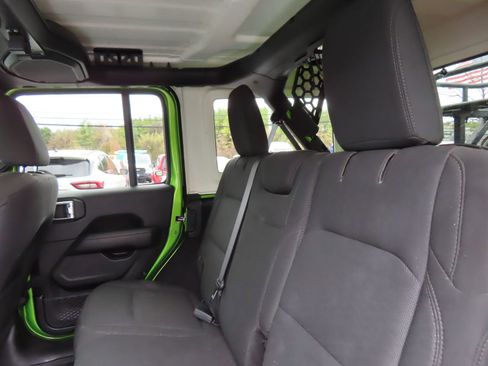 Used 2019 Jeep Wrangler Unlimited Sahara image 35
