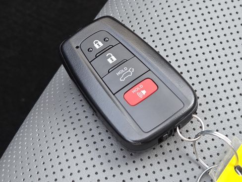Used 2025 Toyota RAV4 Limited w/ Weather Package AWD/4WD image 34