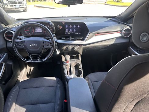 Used 2024 Chevrolet Trax RS w/ Sunroof Package image 16