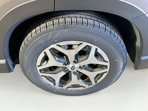 Used 2024 Subaru Forester Premium AWD/4WD image 11