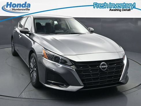 Used 2025 Nissan Altima 2.5 SV FWD image 1