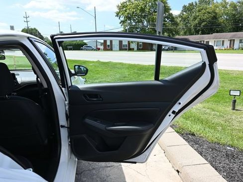 Used 2025 Nissan Altima 2.5 SV FWD image 20
