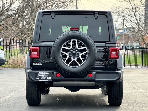 Used 2024 Jeep Wrangler Sahara image 6