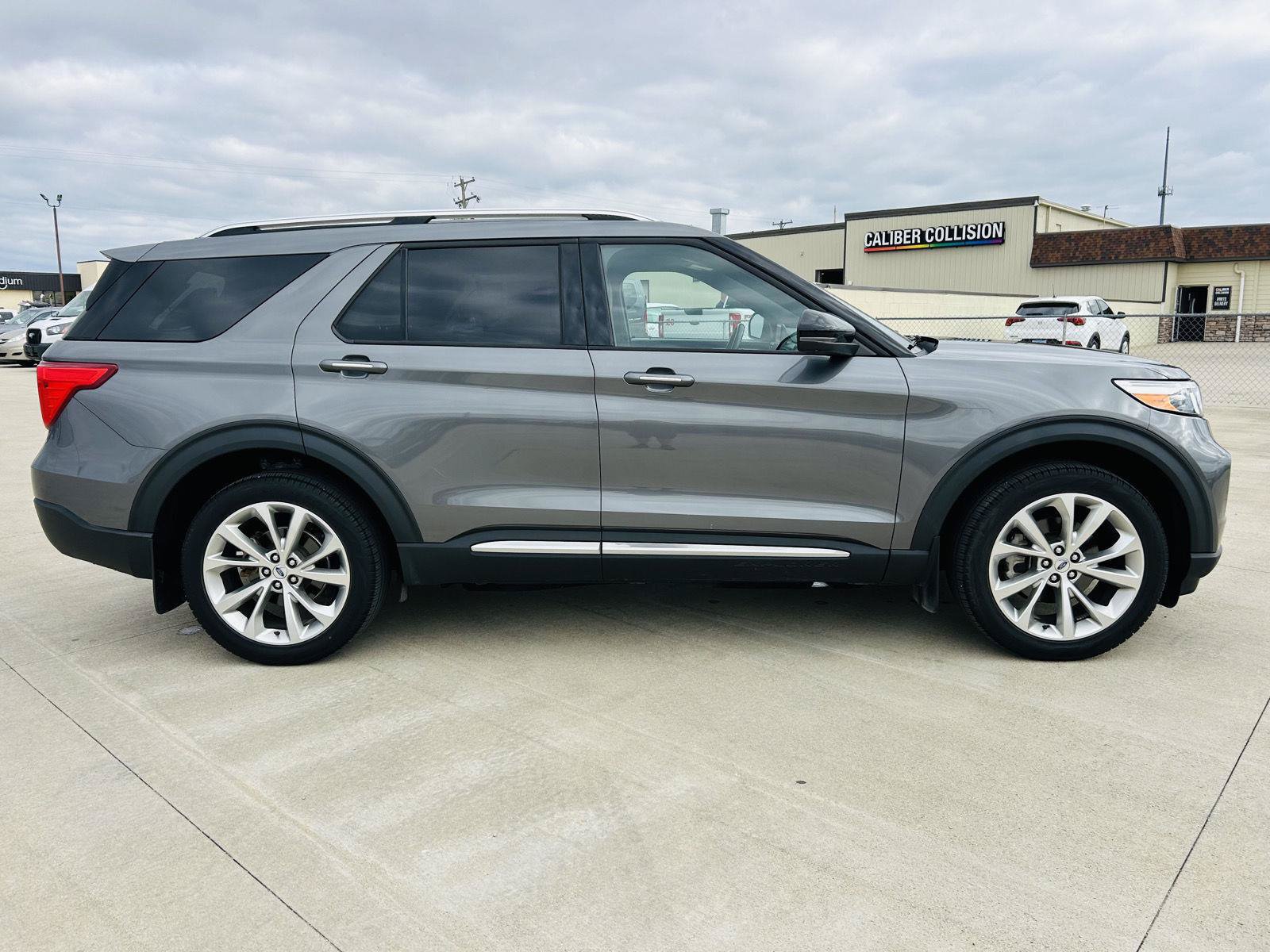 Used 2023 Ford Explorer Platinum w/ Technology Package AWD/4WD image 47