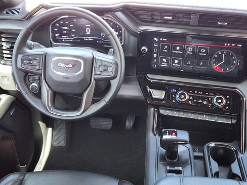 Used 2024 GMC Sierra 1500 AT4 w/ Technology Package AWD/4WD image 9