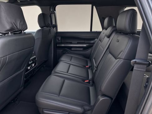 Used 2019 Ford Expedition Max XLT w/ Equipment Group 202A AWD/4WD image 4