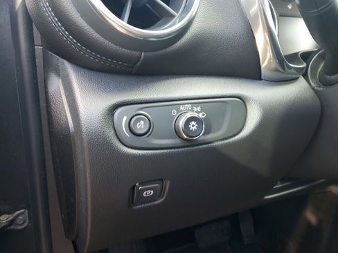 Used 2019 Chevrolet Blazer LT image 13