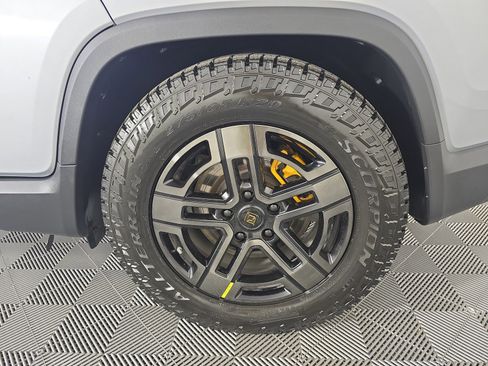 Used 2022 Rivian R1T Adventure image 10