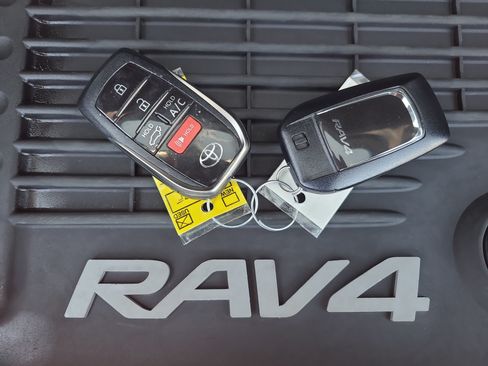 Certified 2025 Toyota RAV4 SE AWD/4WD image 30