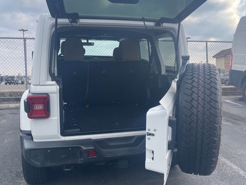 Used 2018 Jeep Wrangler Unlimited Sahara image 14
