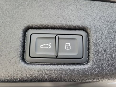 Certified 2025 Audi Q5 2.0T Premium w/ Convenience Package image 16