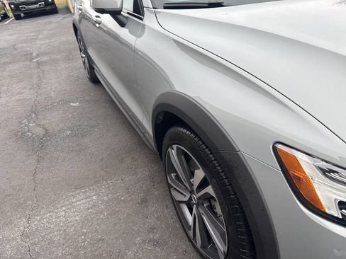 Used 2025 Volvo V60 B5 Cross Country Plus image 14