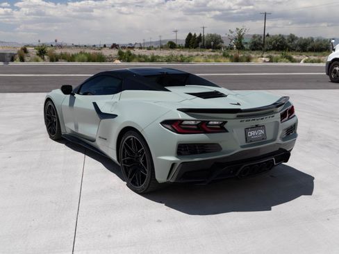 Used 2024 Chevrolet Corvette Z06 w/ Stealth Interior Trim Package RWD image 5