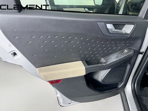 Used 2020 Ford Escape SE image 29