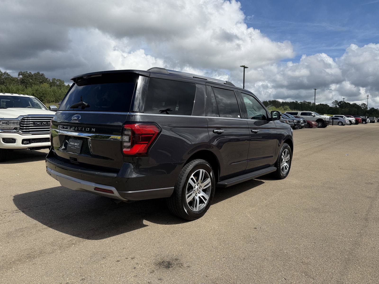 Used 2024 Ford Expedition Limited RWD image 6