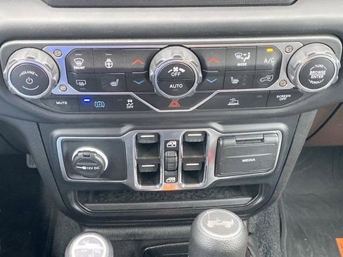 Used 2023 Jeep Wrangler Unlimited w/ Cold Weather Group AWD/4WD image 24