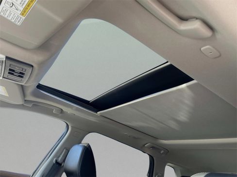 Used 2023 Nissan Rogue SL w/ SL Premium Package image 14