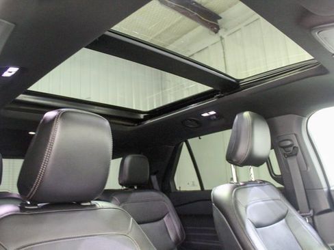 Used 2020 Ford Explorer Limited image 17