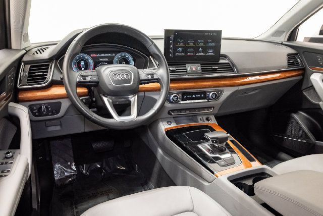 Used 2023 Audi Q5 2.0T Premium Plus w/ Premium Plus Package AWD/4WD image 7