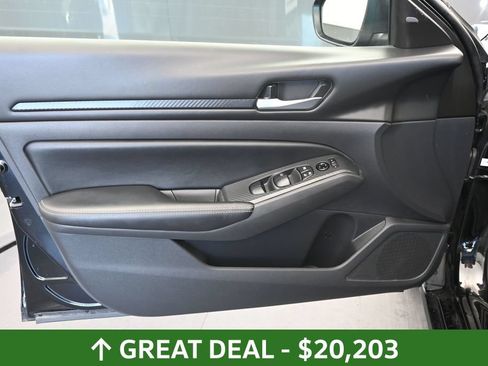 Used 2025 Nissan Altima 2.5 SV FWD image 18