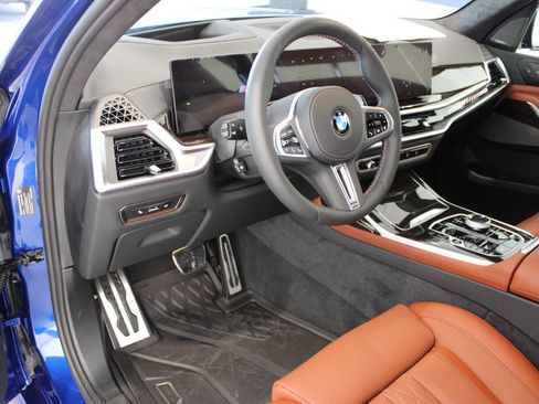 Used 2025 BMW X7 M60i image 42