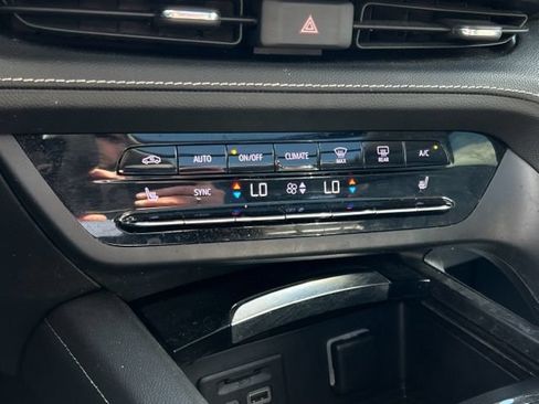 Used 2022 Buick Envision Essence w/ Technology Package I AWD/4WD image 45
