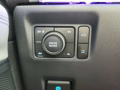 Used 2025 Ford Expedition Platinum w/ Driver's Package AWD/4WD image 28