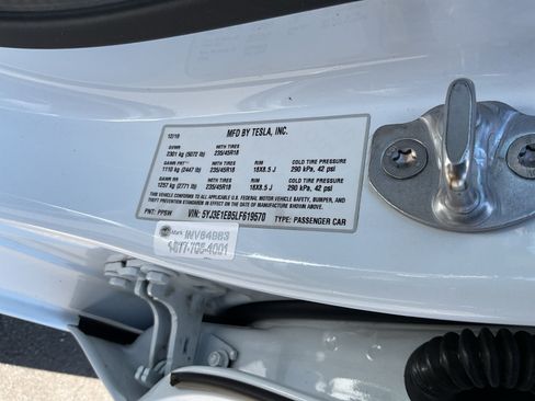 Used 2020 Tesla Model 3 Long Range AWD/4WD image 26