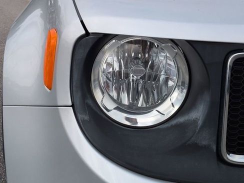 Used 2016 Jeep Renegade Latitude w/ Popular Equipment Group FWD image 8