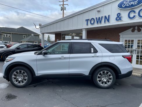 New 2026 Ford Explorer Active w/ Active Comfort Package image 2