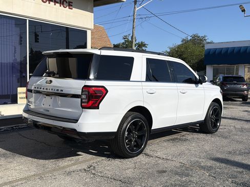 Used 2023 Ford Expedition Limited AWD/4WD image 3