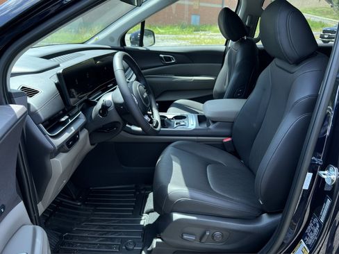 New 2026 Kia Carnival EX FWD image 18