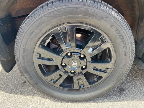Used 2018 Toyota Sequoia TRD Sport AWD/4WD image 30